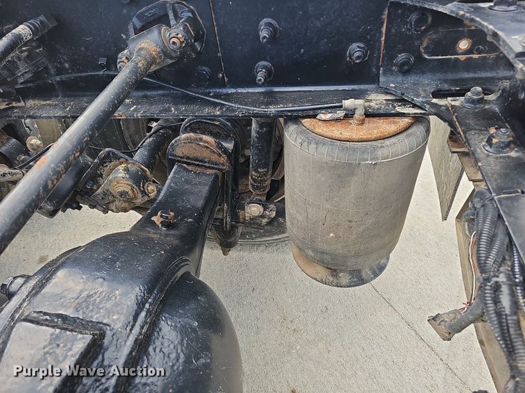 image for item DQ0142 2006 International 8600  semi truck