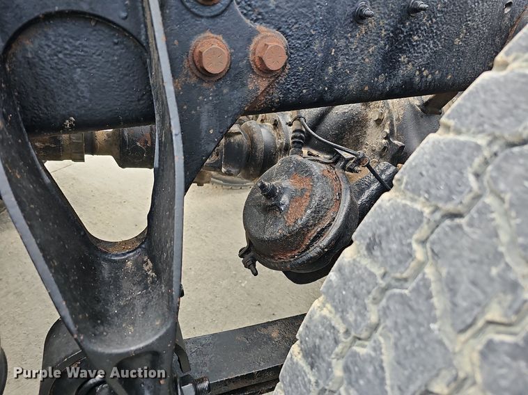 image for item DQ0142 2006 International 8600  semi truck