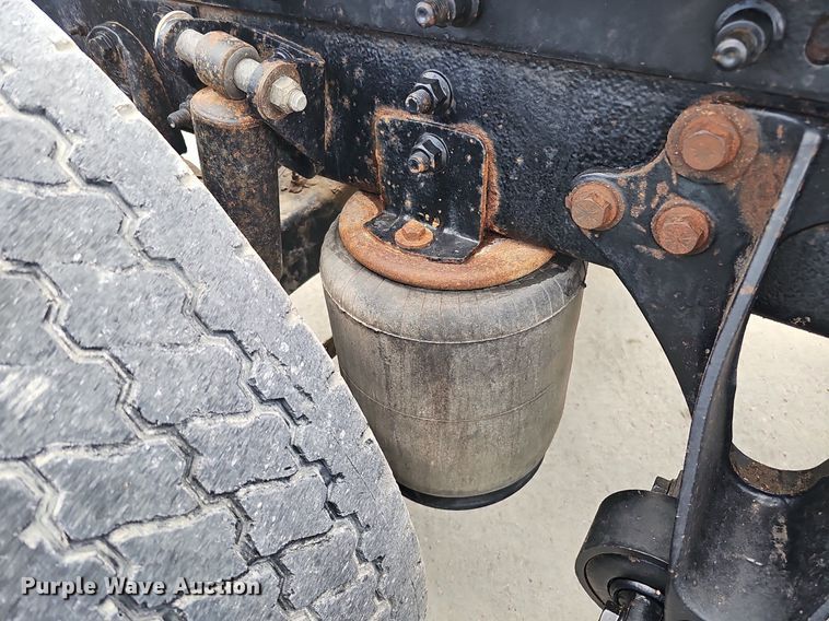 image for item DQ0142 2006 International 8600  semi truck