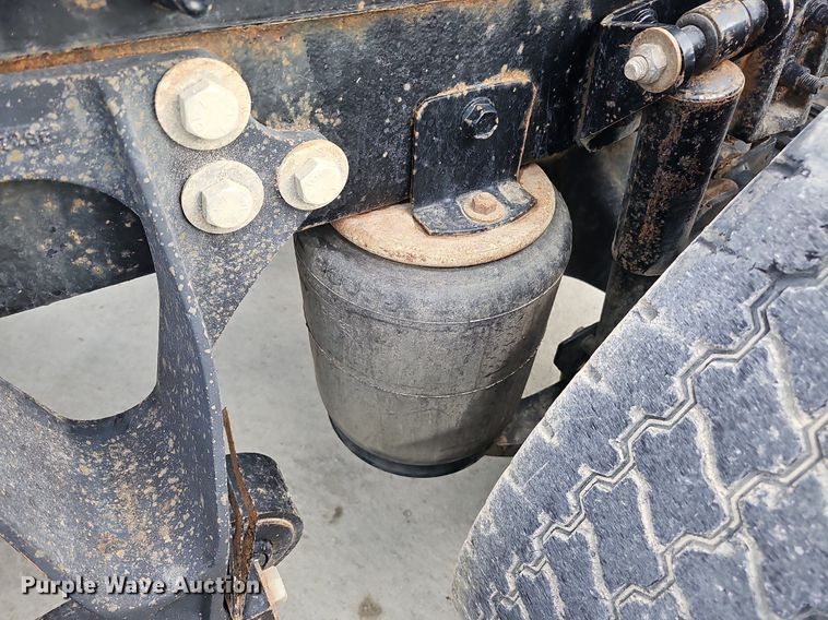 image for item DQ0142 2006 International 8600  semi truck