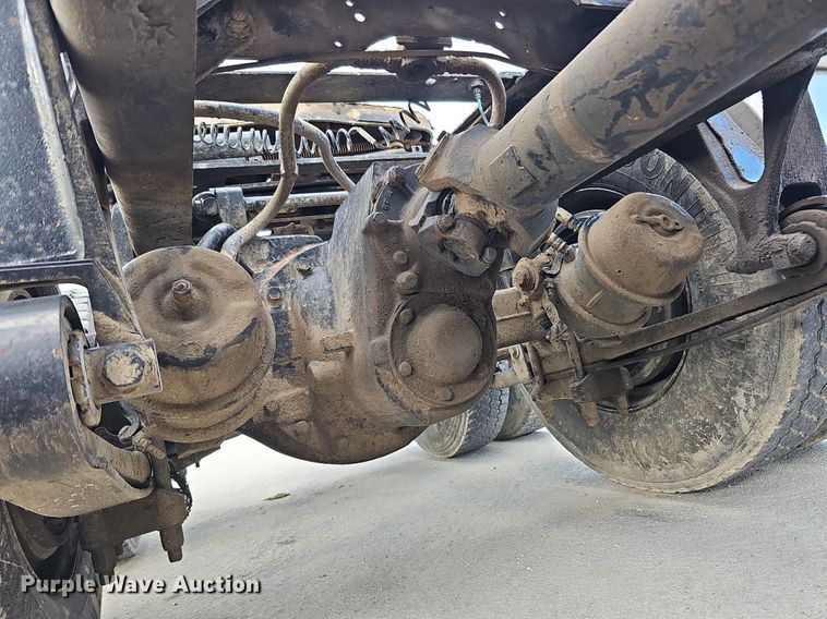 image for item DQ0142 2006 International 8600  semi truck