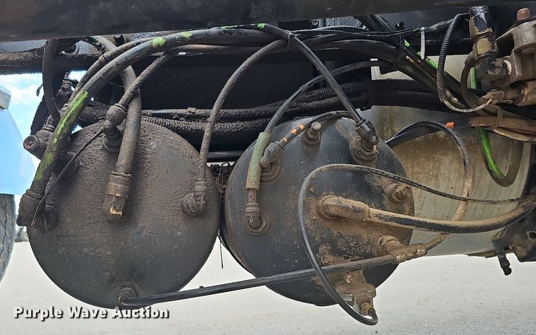 image for item DQ0142 2006 International 8600  semi truck