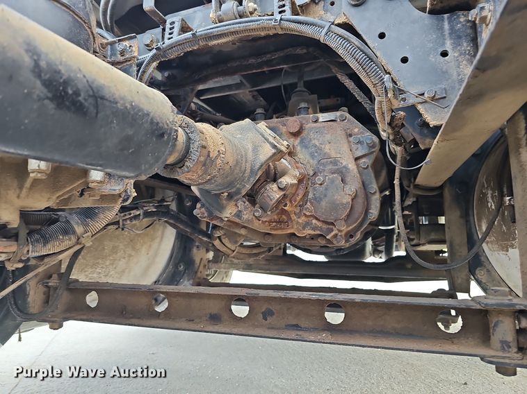 image for item DQ0142 2006 International 8600  semi truck