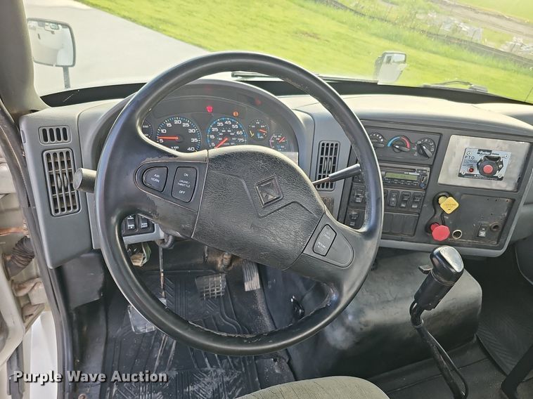 image for item DQ0142 2006 International 8600  semi truck