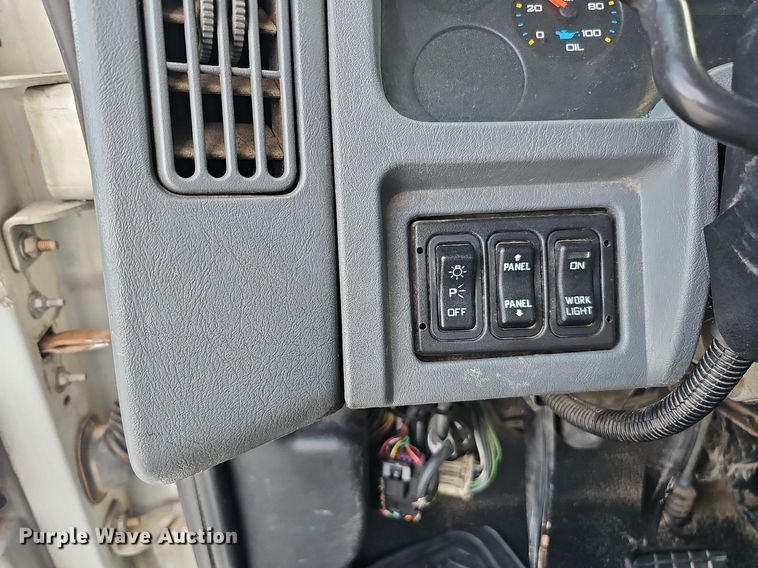 image for item DQ0142 2006 International 8600  semi truck