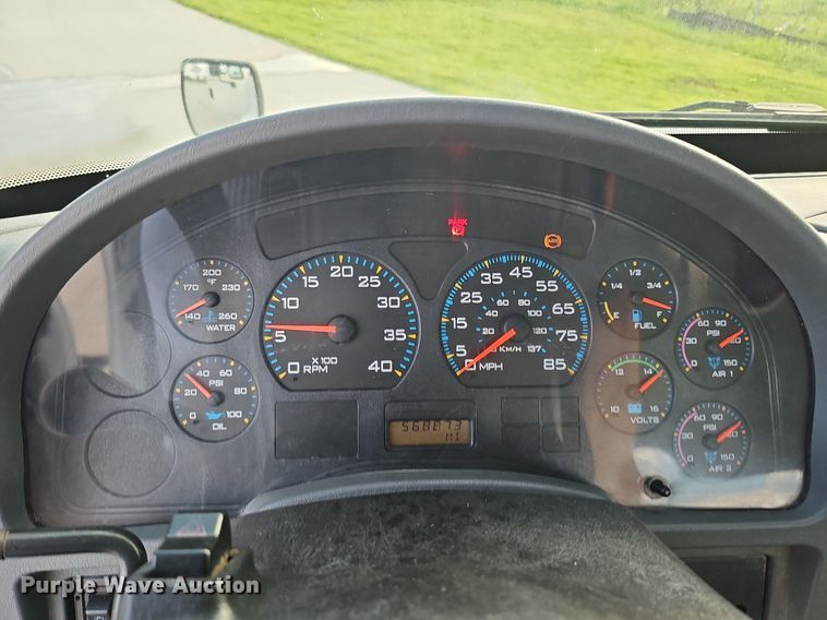 image for item DQ0142 2006 International 8600  semi truck