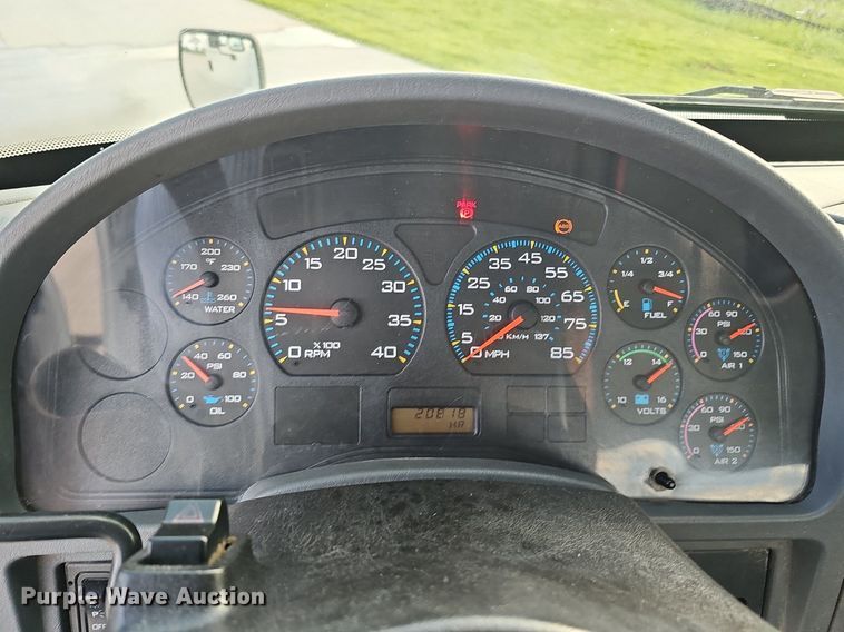 image for item DQ0142 2006 International 8600  semi truck