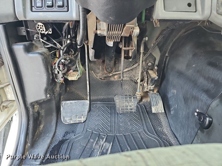 image for item DQ0142 2006 International 8600  semi truck