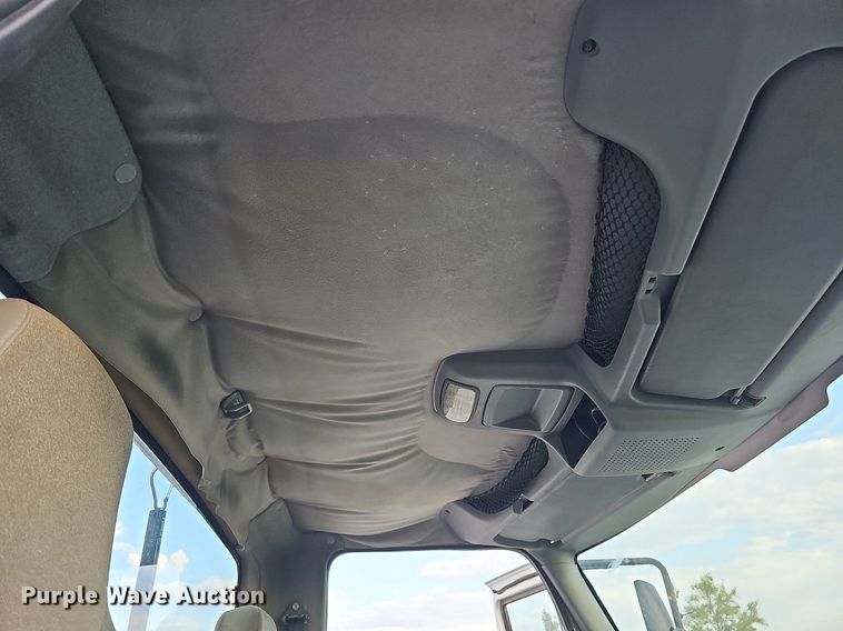 image for item DQ0142 2006 International 8600  semi truck