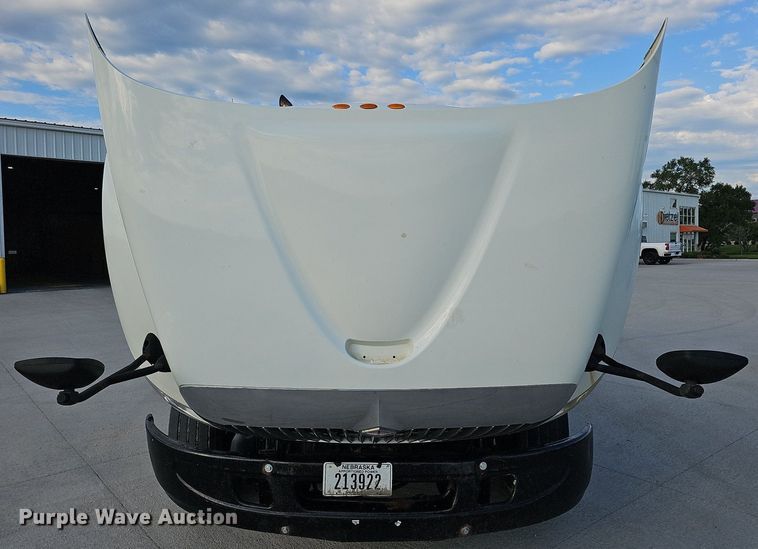 image for item DQ0142 2006 International 8600  semi truck