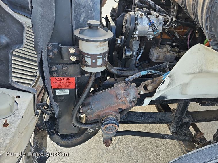 image for item DQ0142 2006 International 8600  semi truck