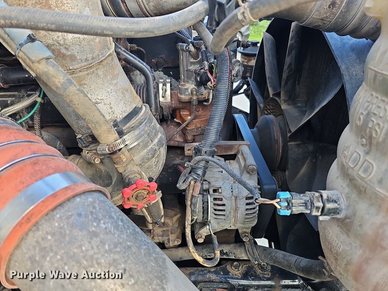 image for item DQ0142 2006 International 8600  semi truck