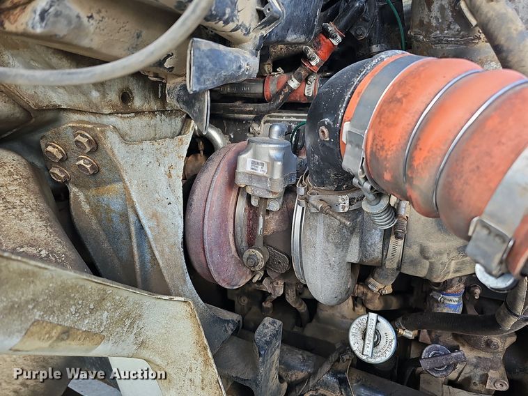 image for item DQ0142 2006 International 8600  semi truck