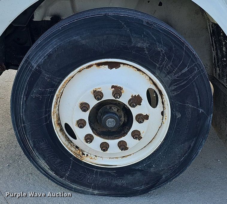 image for item DQ0142 2006 International 8600  semi truck