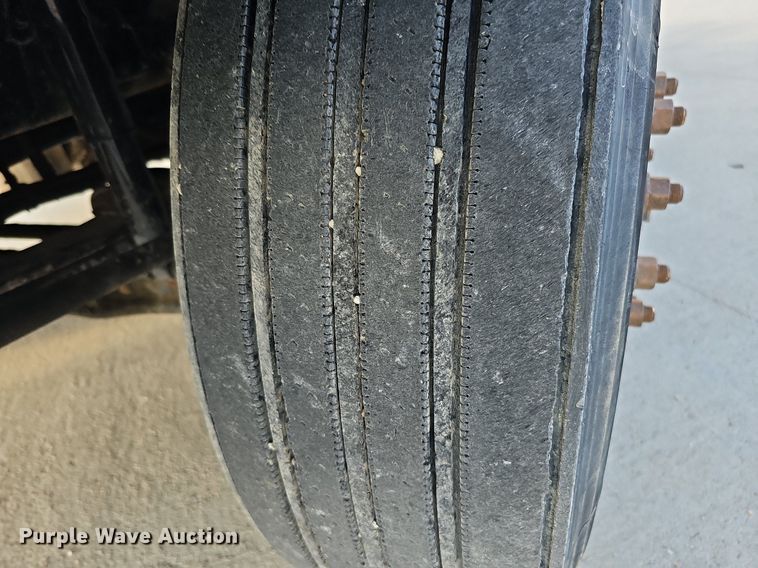 image for item DQ0142 2006 International 8600  semi truck