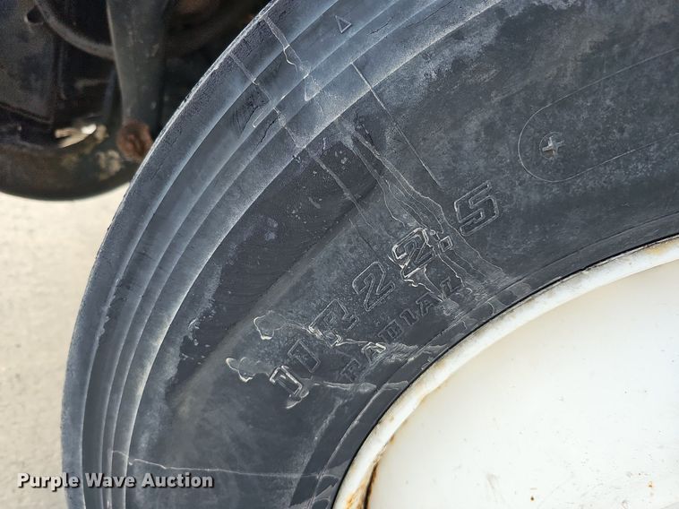 image for item DQ0142 2006 International 8600  semi truck