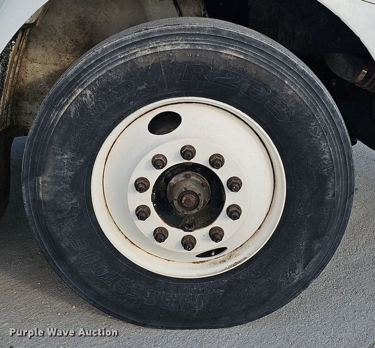 image for item DQ0142 2006 International 8600  semi truck