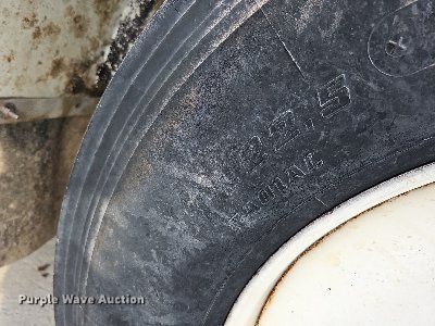 image for item DQ0142 2006 International 8600  semi truck