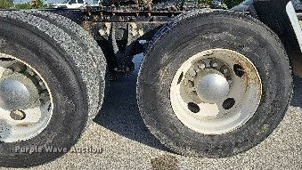 image for item DQ0142 2006 International 8600  semi truck