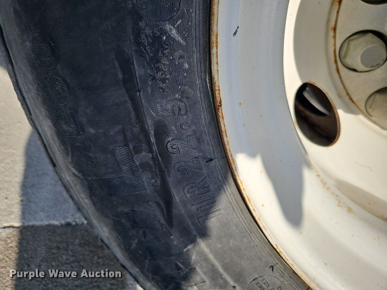 image for item DQ0142 2006 International 8600  semi truck