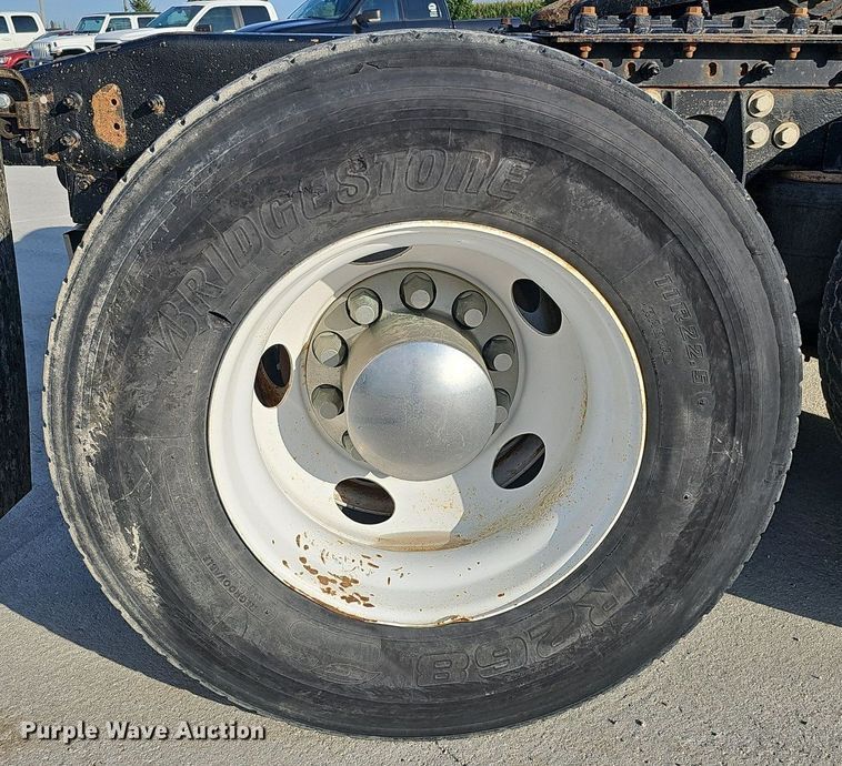 image for item DQ0142 2006 International 8600  semi truck