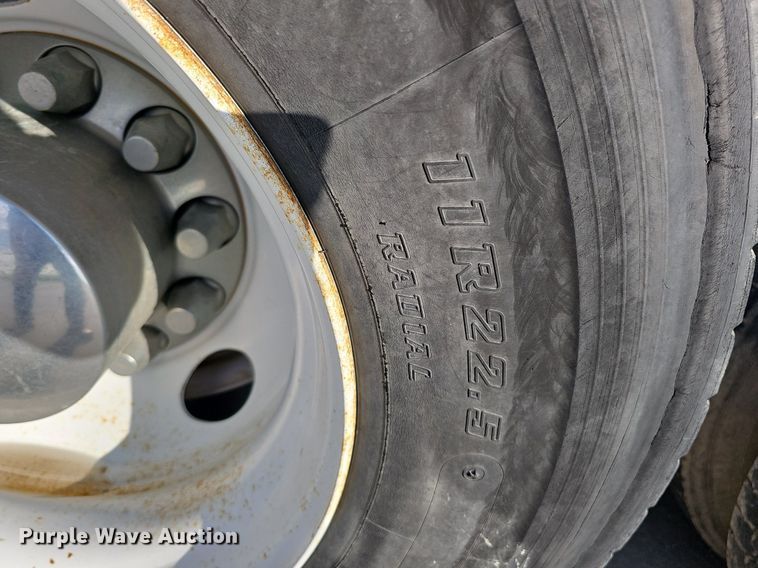 image for item DQ0142 2006 International 8600  semi truck