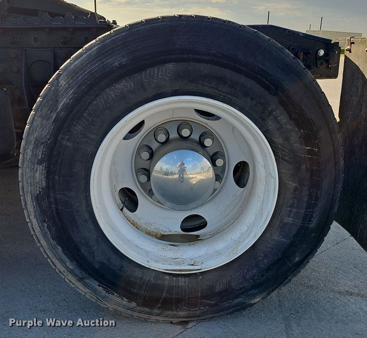 image for item DQ0142 2006 International 8600  semi truck