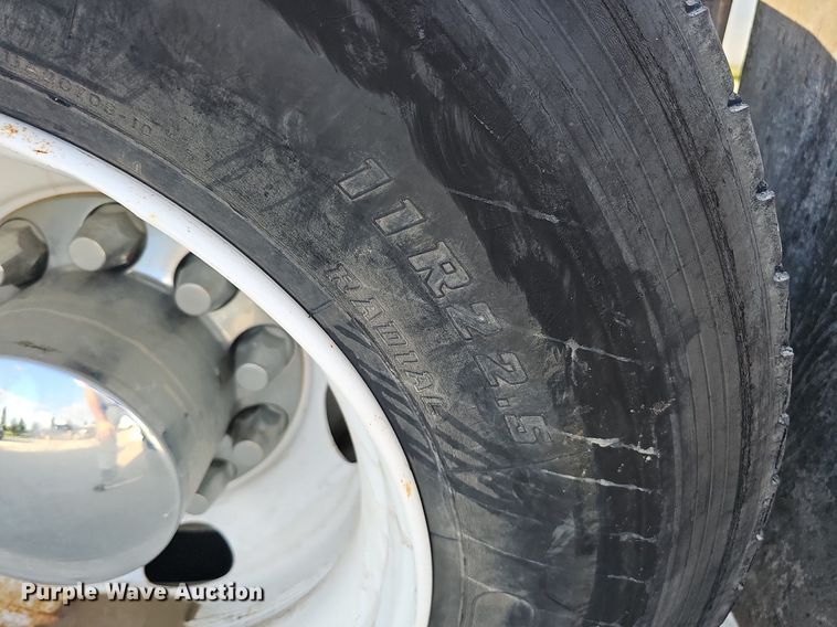 image for item DQ0142 2006 International 8600  semi truck