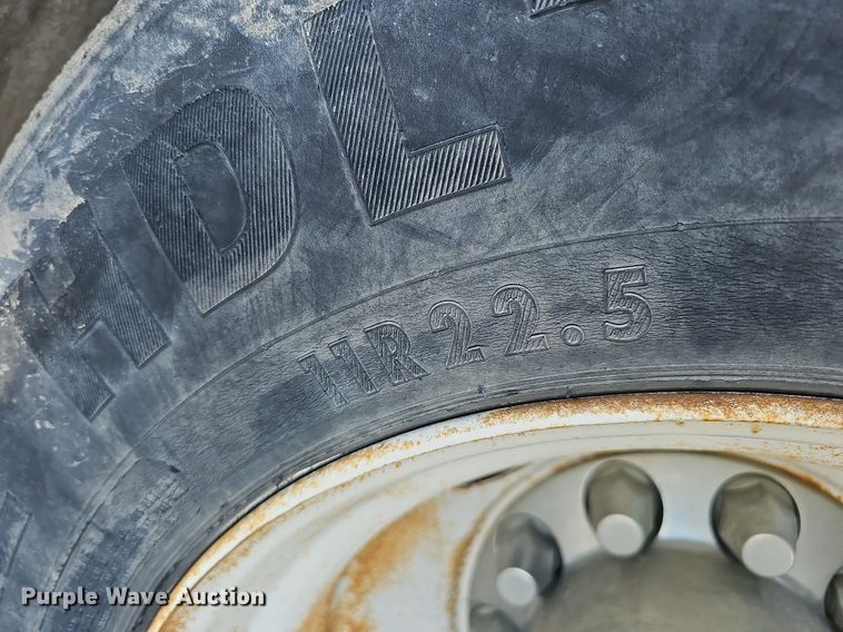 image for item DQ0142 2006 International 8600  semi truck