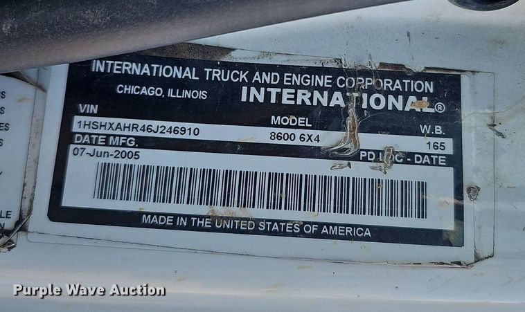 image for item DQ0142 2006 International 8600  semi truck