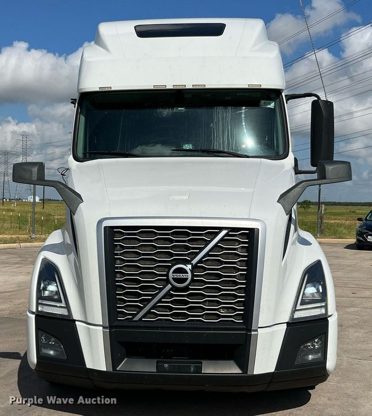 image for item DQ2140 2020 Volvo VNL860  semi truck