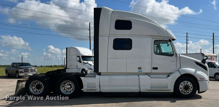 image for item DQ2140 2020 Volvo VNL860  semi truck