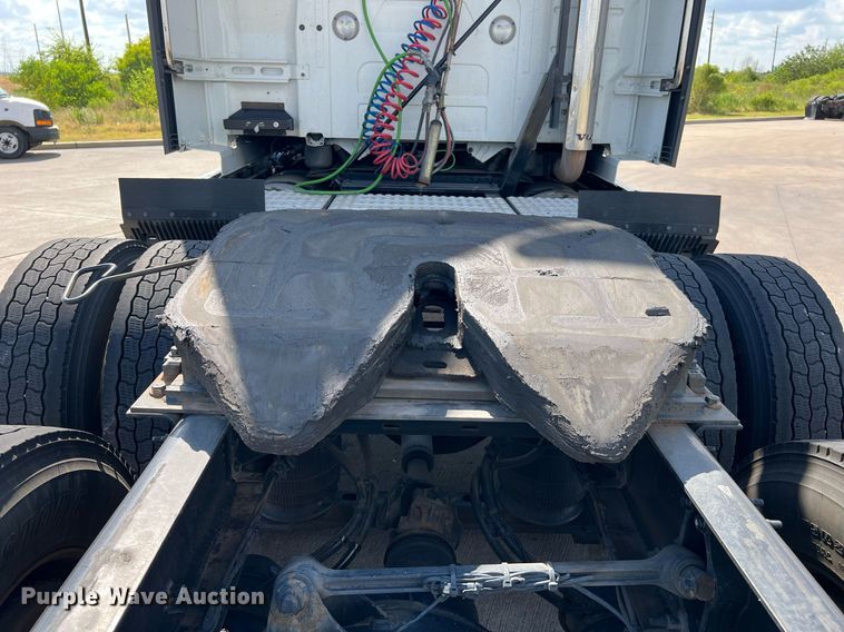 image for item DQ2140 2020 Volvo VNL860  semi truck