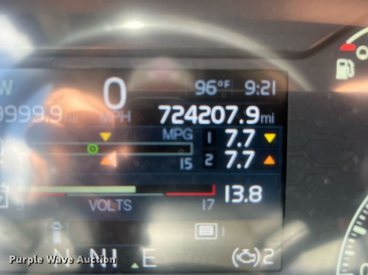 image for item DQ2140 2020 Volvo VNL860  semi truck