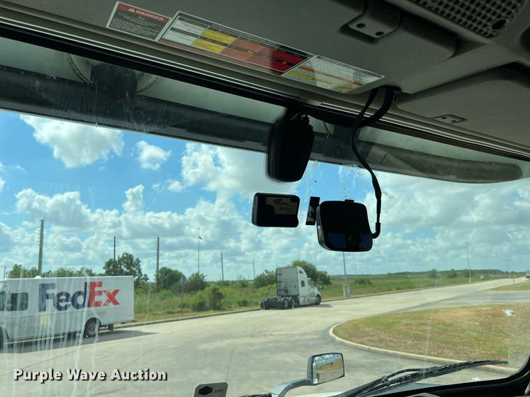 image for item DQ2140 2020 Volvo VNL860  semi truck