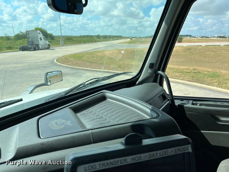 image for item DQ2140 2020 Volvo VNL860  semi truck