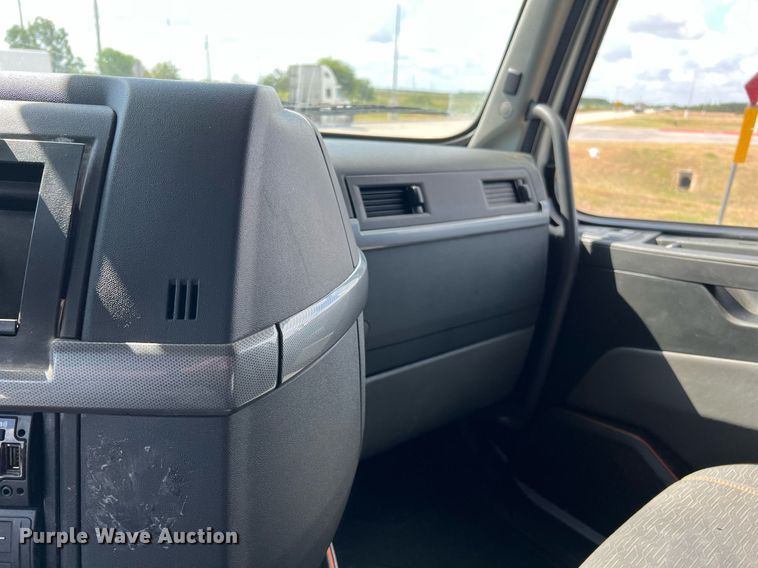 image for item DQ2140 2020 Volvo VNL860  semi truck