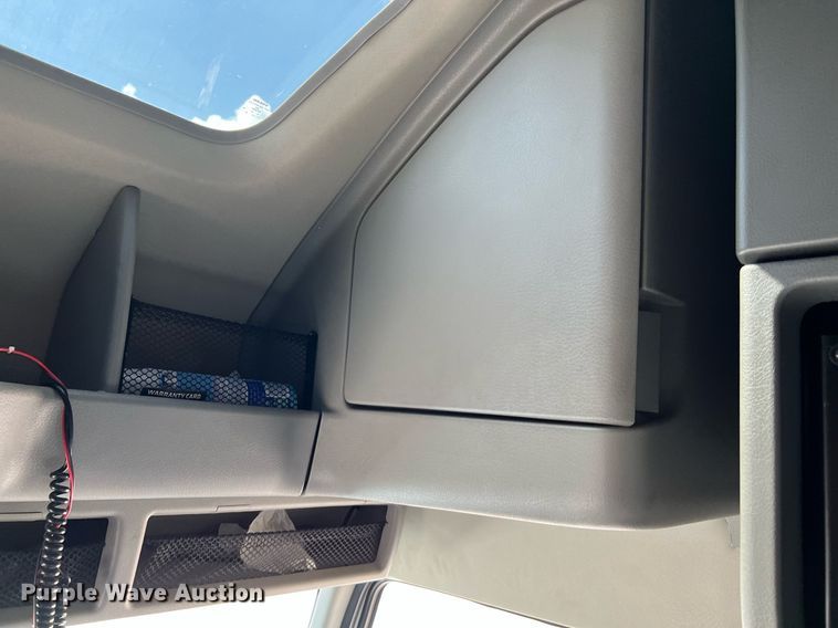 image for item DQ2140 2020 Volvo VNL860  semi truck