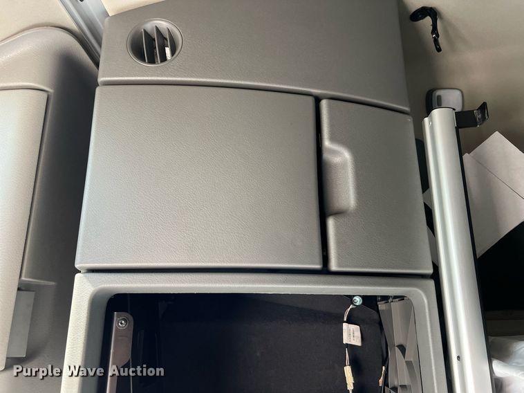 image for item DQ2140 2020 Volvo VNL860  semi truck