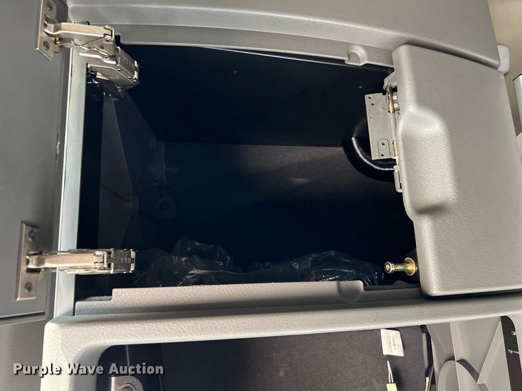 image for item DQ2140 2020 Volvo VNL860  semi truck