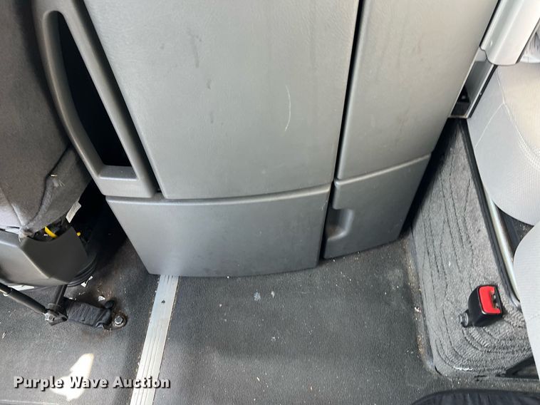 image for item DQ2140 2020 Volvo VNL860  semi truck