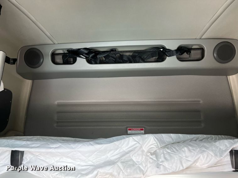 image for item DQ2140 2020 Volvo VNL860  semi truck