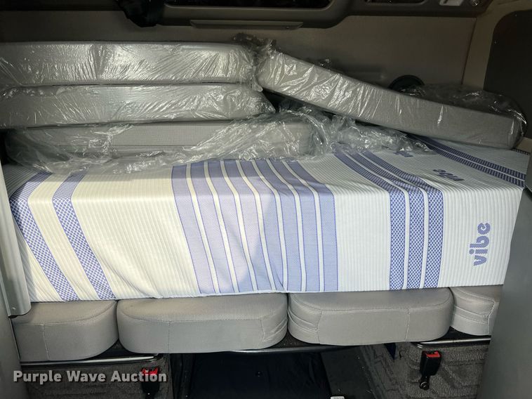 image for item DQ2140 2020 Volvo VNL860  semi truck