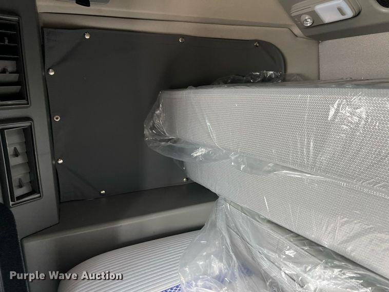 image for item DQ2140 2020 Volvo VNL860  semi truck