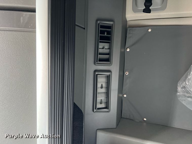 image for item DQ2140 2020 Volvo VNL860  semi truck