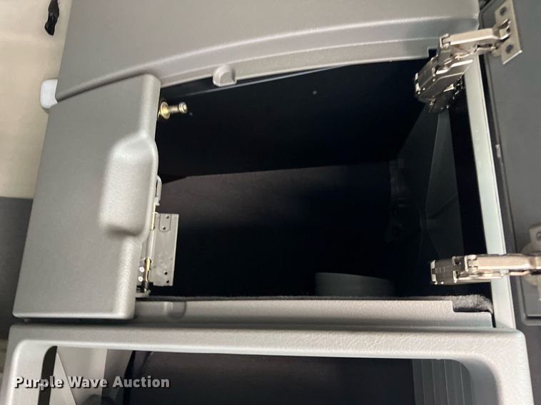 image for item DQ2140 2020 Volvo VNL860  semi truck