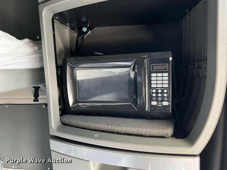 image for item DQ2140 2020 Volvo VNL860  semi truck