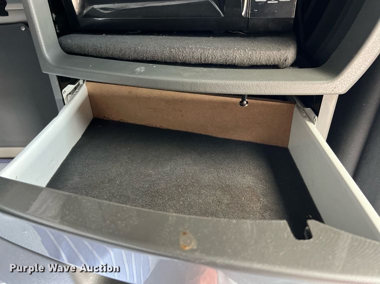 image for item DQ2140 2020 Volvo VNL860  semi truck