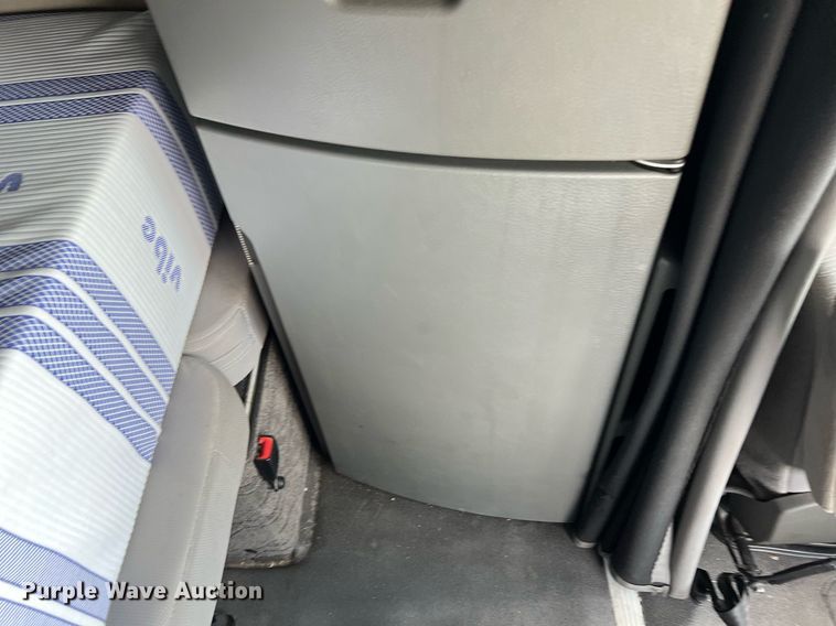 image for item DQ2140 2020 Volvo VNL860  semi truck