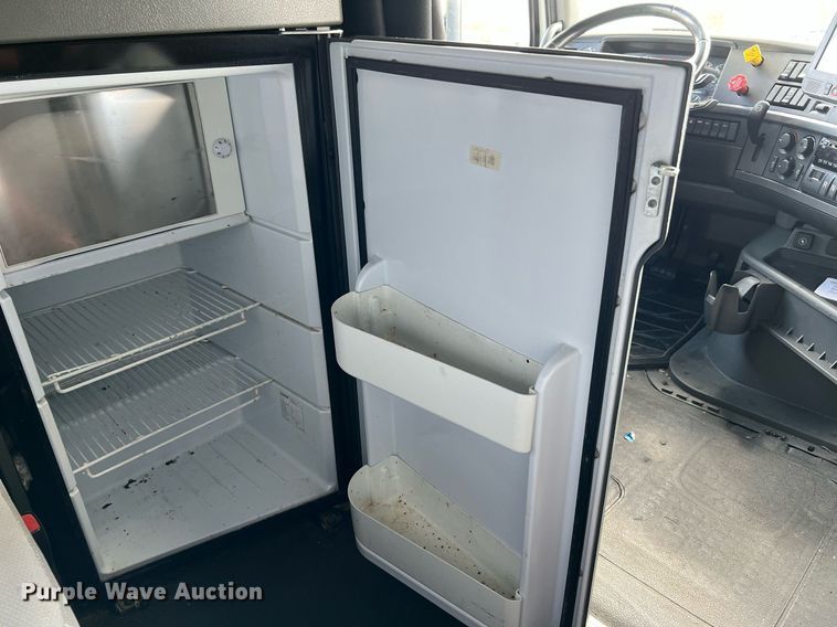 image for item DQ2140 2020 Volvo VNL860  semi truck